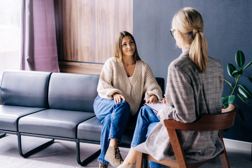 woman speaking with therapist about overthinking