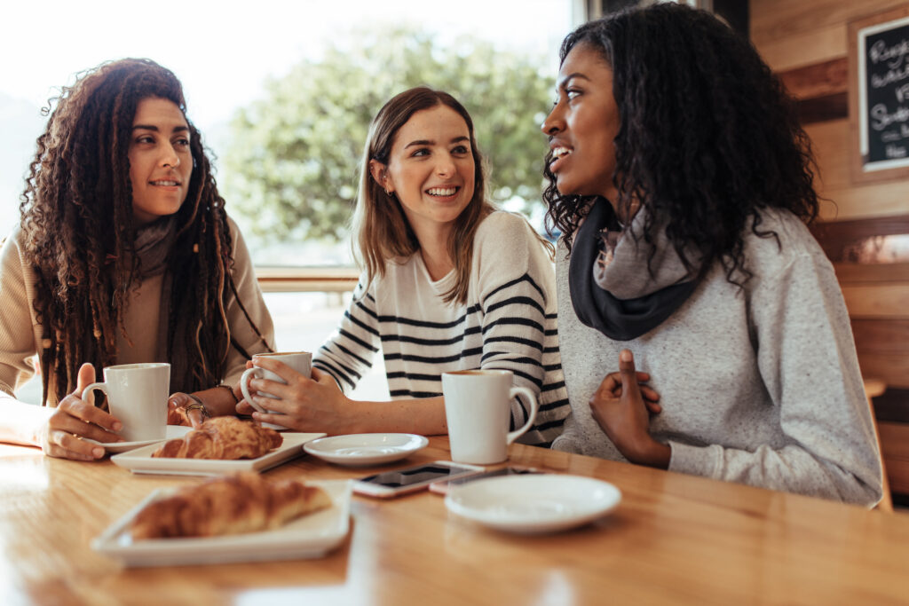 friends talking in a cafe